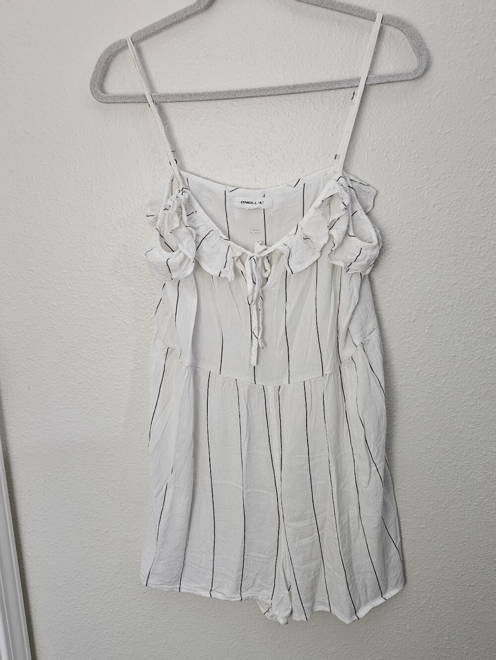 O'NEILL White Striped Tie-Front Ruffle Romper Size L Boho Beachy Coastal